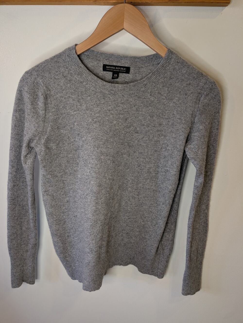 Banana Republic Italian Merino Blend Gray Crewneck Sweater Sculpted Shoulder XS